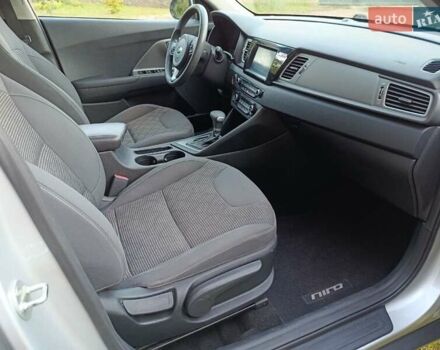 Сірий Кіа Niro, об'ємом двигуна 1.58 л та пробігом 165 тис. км за 15777 $, фото 10 на Automoto.ua