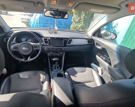 Сірий Кіа Niro, об'ємом двигуна 1.6 л та пробігом 88 тис. км за 15000 $, фото 12 на Automoto.ua