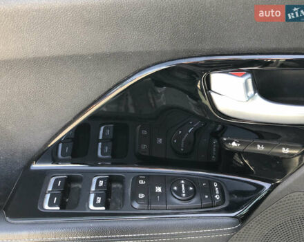 Сірий Кіа Niro, об'ємом двигуна 1.6 л та пробігом 180 тис. км за 17500 $, фото 4 на Automoto.ua