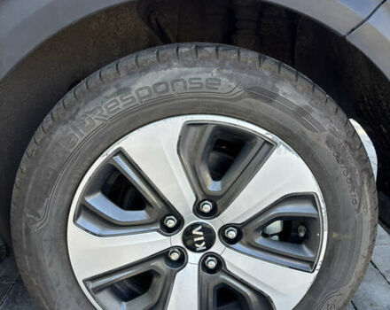 Серый Киа Niro, объемом двигателя 1.6 л и пробегом 40 тыс. км за 20500 $, фото 4 на Automoto.ua