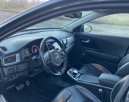 Сірий Кіа Niro, об'ємом двигуна 0 л та пробігом 134 тис. км за 17499 $, фото 12 на Automoto.ua