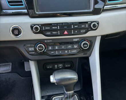 Серый Киа Niro, объемом двигателя 1.6 л и пробегом 40 тыс. км за 20500 $, фото 19 на Automoto.ua