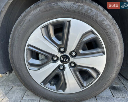 Серый Киа Niro, объемом двигателя 1.6 л и пробегом 40 тыс. км за 20500 $, фото 11 на Automoto.ua