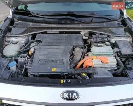 Сірий Кіа Niro, об'ємом двигуна 1.58 л та пробігом 165 тис. км за 15777 $, фото 28 на Automoto.ua
