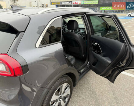 Серый Киа Niro, объемом двигателя 1.58 л и пробегом 162 тыс. км за 17000 $, фото 23 на Automoto.ua