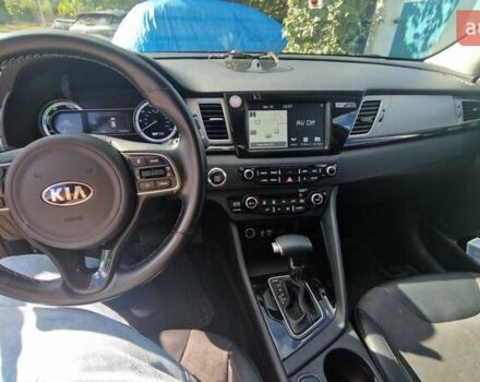 Сірий Кіа Niro, об'ємом двигуна 1.6 л та пробігом 88 тис. км за 15000 $, фото 6 на Automoto.ua