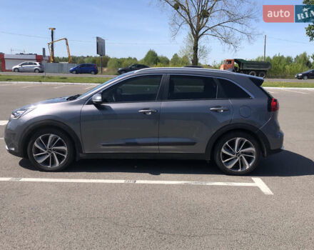 Сірий Кіа Niro, об'ємом двигуна 1.6 л та пробігом 180 тис. км за 17500 $, фото 8 на Automoto.ua