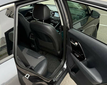 Серый Киа Niro, объемом двигателя 1.58 л и пробегом 162 тыс. км за 17000 $, фото 11 на Automoto.ua