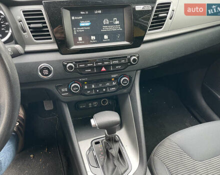 Сірий Кіа Niro, об'ємом двигуна 1.58 л та пробігом 208 тис. км за 14200 $, фото 7 на Automoto.ua
