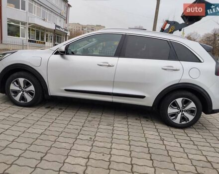 Серый Киа Niro, объемом двигателя 1.6 л и пробегом 73 тыс. км за 20600 $, фото 1 на Automoto.ua