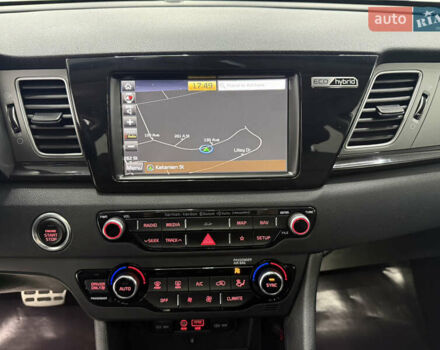 Серый Киа Niro, объемом двигателя 1.58 л и пробегом 98 тыс. км за 20999 $, фото 16 на Automoto.ua