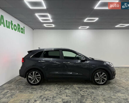 Серый Киа Niro, объемом двигателя 1.58 л и пробегом 98 тыс. км за 20999 $, фото 3 на Automoto.ua
