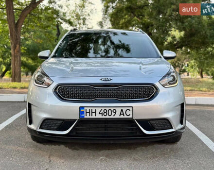 Серый Киа Niro, объемом двигателя 1.6 л и пробегом 122 тыс. км за 16700 $, фото 1 на Automoto.ua