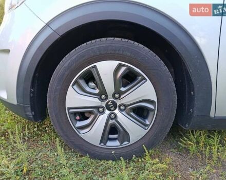 Сірий Кіа Niro, об'ємом двигуна 1.58 л та пробігом 165 тис. км за 15777 $, фото 31 на Automoto.ua