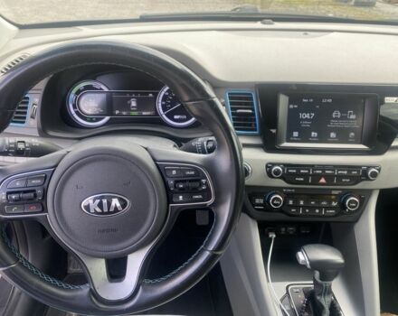 Серый Киа Niro, объемом двигателя 1.6 л и пробегом 134 тыс. км за 16900 $, фото 19 на Automoto.ua