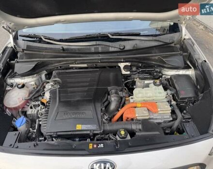 Сірий Кіа Niro, об'ємом двигуна 1.58 л та пробігом 64 тис. км за 17000 $, фото 17 на Automoto.ua