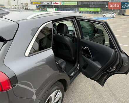 Серый Киа Niro, объемом двигателя 1.58 л и пробегом 162 тыс. км за 17000 $, фото 12 на Automoto.ua