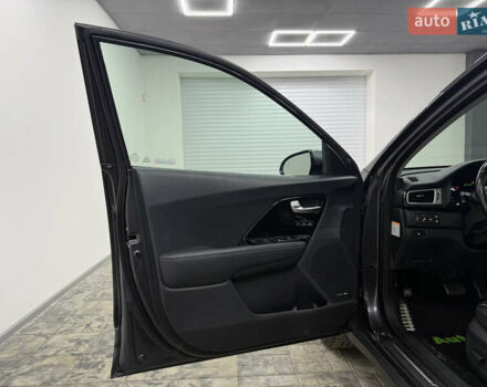 Серый Киа Niro, объемом двигателя 1.58 л и пробегом 98 тыс. км за 20999 $, фото 20 на Automoto.ua