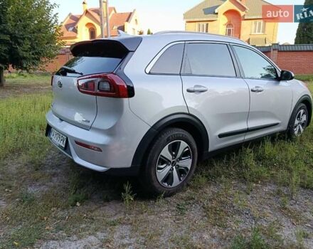 Сірий Кіа Niro, об'ємом двигуна 1.58 л та пробігом 165 тис. км за 15777 $, фото 7 на Automoto.ua