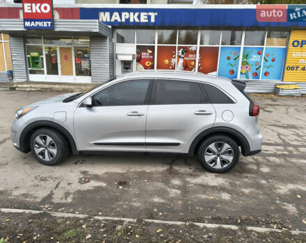 Серый Киа Niro, объемом двигателя 1.58 л и пробегом 143 тыс. км за 17500 $, фото 8 на Automoto.ua