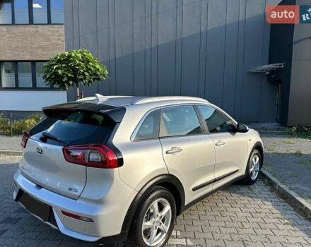 Серый Киа Niro, объемом двигателя 1.59 л и пробегом 77 тыс. км за 15200 $, фото 7 на Automoto.ua