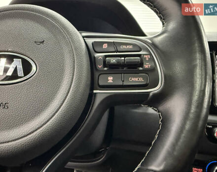 Серый Киа Niro, объемом двигателя 1.58 л и пробегом 98 тыс. км за 20999 $, фото 9 на Automoto.ua