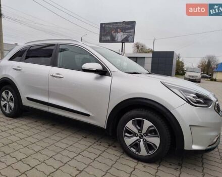 Серый Киа Niro, объемом двигателя 1.6 л и пробегом 73 тыс. км за 20600 $, фото 3 на Automoto.ua