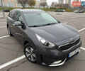 Серый Киа Niro, объемом двигателя 1.58 л и пробегом 162 тыс. км за 17000 $, фото 5 на Automoto.ua