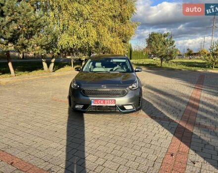 Серый Киа Niro, объемом двигателя 1.58 л и пробегом 135 тыс. км за 17999 $, фото 1 на Automoto.ua