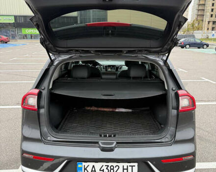 Серый Киа Niro, объемом двигателя 1.58 л и пробегом 162 тыс. км за 17000 $, фото 17 на Automoto.ua