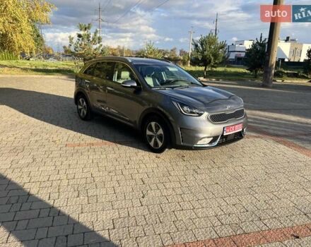 Серый Киа Niro, объемом двигателя 1.58 л и пробегом 135 тыс. км за 17999 $, фото 2 на Automoto.ua