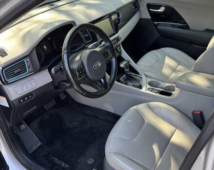 Серый Киа Niro, объемом двигателя 1.6 л и пробегом 40 тыс. км за 20500 $, фото 22 на Automoto.ua