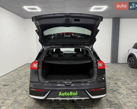 Серый Киа Niro, объемом двигателя 1.58 л и пробегом 98 тыс. км за 20999 $, фото 30 на Automoto.ua