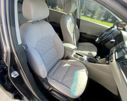 Серый Киа Niro, объемом двигателя 1.6 л и пробегом 134 тыс. км за 16900 $, фото 3 на Automoto.ua