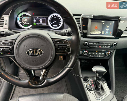 Серый Киа Niro, объемом двигателя 1.58 л и пробегом 162 тыс. км за 17000 $, фото 1 на Automoto.ua