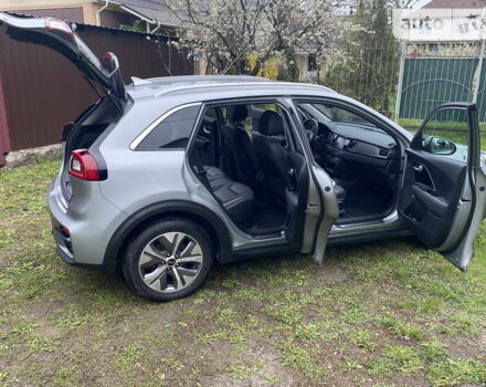 Сірий Кіа Niro, об'ємом двигуна 0 л та пробігом 127 тис. км за 21500 $, фото 39 на Automoto.ua