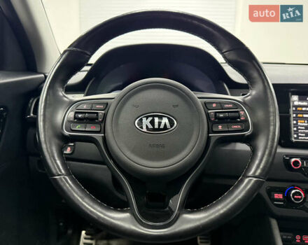 Серый Киа Niro, объемом двигателя 1.58 л и пробегом 98 тыс. км за 20999 $, фото 8 на Automoto.ua