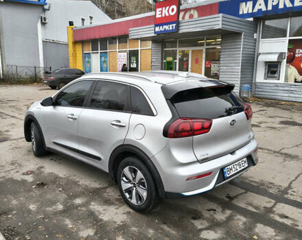 Серый Киа Niro, объемом двигателя 1.58 л и пробегом 143 тыс. км за 17500 $, фото 7 на Automoto.ua