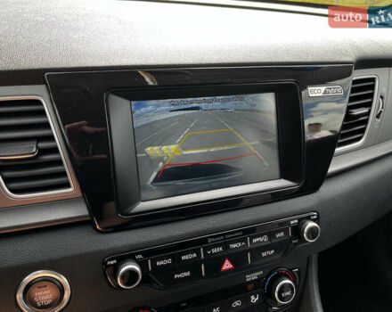 Сірий Кіа Niro, об'ємом двигуна 1.6 л та пробігом 60 тис. км за 18000 $, фото 45 на Automoto.ua