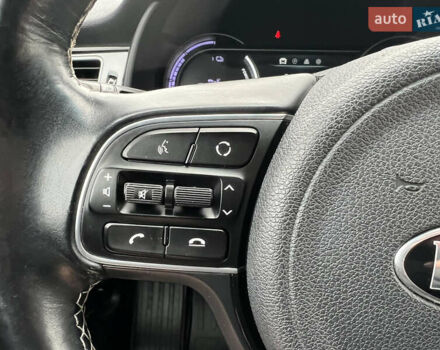 Серый Киа Niro, объемом двигателя 0 л и пробегом 70 тыс. км за 19350 $, фото 31 на Automoto.ua