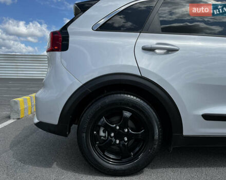 Сірий Кіа Niro, об'ємом двигуна 1.6 л та пробігом 60 тис. км за 18000 $, фото 19 на Automoto.ua