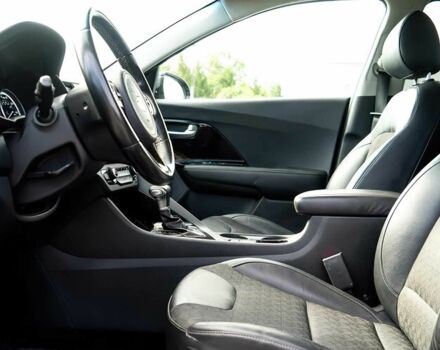 Киа Niro 2019 в Кропивницком (Кировограде) на Automoto.ua Серый Киа Niro, объемом двигателя 1.6 л и пробегом 30 тыс. км за 8500 $, фото 7 на Automoto.ua