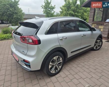 Серый Киа Niro, объемом двигателя 0 л и пробегом 86 тыс. км за 17999 $, фото 4 на Automoto.ua