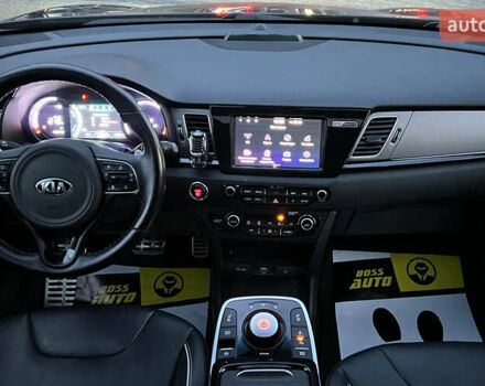 Сірий Кіа Niro, об'ємом двигуна 0 л та пробігом 79 тис. км за 20300 $, фото 10 на Automoto.ua