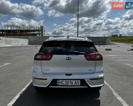 Сірий Кіа Niro, об'ємом двигуна 1.6 л та пробігом 60 тис. км за 18000 $, фото 3 на Automoto.ua