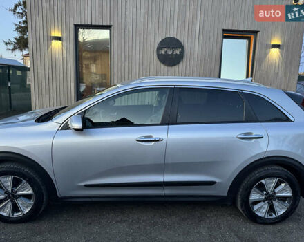 Серый Киа Niro, объемом двигателя 0 л и пробегом 157 тыс. км за 17900 $, фото 3 на Automoto.ua