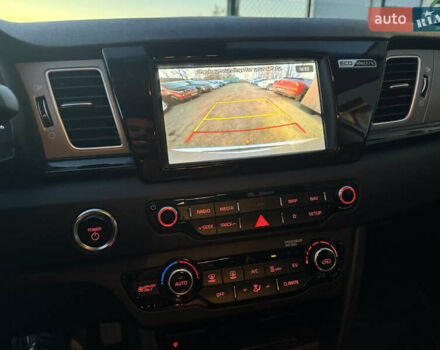 Серый Киа Niro, объемом двигателя 0 л и пробегом 157 тыс. км за 17900 $, фото 24 на Automoto.ua