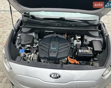 Сірий Кіа Niro, об'ємом двигуна 0 л та пробігом 110 тис. км за 16400 $, фото 24 на Automoto.ua