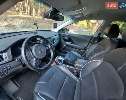 Серый Киа Niro, объемом двигателя 0 л и пробегом 118 тыс. км за 18944 $, фото 9 на Automoto.ua