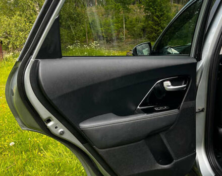 Серый Киа Niro, объемом двигателя 0 л и пробегом 127 тыс. км за 18000 $, фото 16 на Automoto.ua